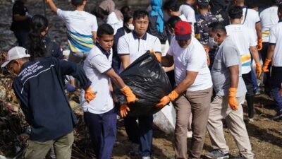 Ribuan Pegawai PLN Group Bersihkan Pantai dan Sungai Serentak Se-Indonesia, Bersama KLHK