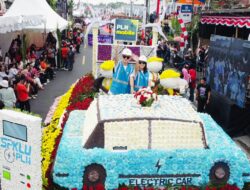 PLN Kampanyekan Energi Baru Terbarukan melalui Bunga Krisan Hasil Petani Binaan pada Tomohon International Flower Festival