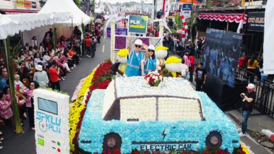 PLN Kampanyekan Energi Baru Terbarukan melalui Bunga Krisan Hasil Petani Binaan pada Tomohon International Flower Festival