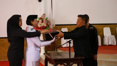 Dalam Rangka Mempersiapkan Upacara, Wakil Wali Kota Kotamobagu Pimpin Upacara Pemindahan Duplikat Bendera Merah Putih