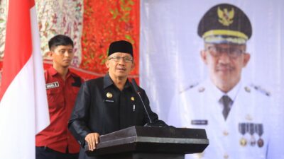 Aparatur Sipil Negara sebagai Garda Terdepan Pembangunan Daerah, Pj. Wali Kota Kotamobagu, Dr. Drs. Hi. Asripan Nani, M.Si., Serahkan SK PNS dan Sumpah Janji