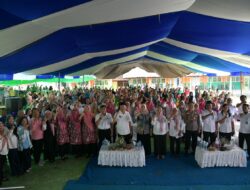 Ketua TP PKK Boltim Sosialisasikan Perlindungan Perempuan dan Anak kepada Orang Tua Siswa di SMPN Modayag Barat