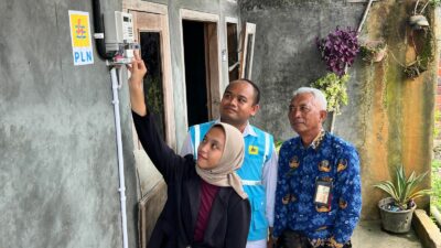 Program ‘Light Up the Dream’ PLN Terangi 2.587 Keluarga Kurang Mampu di Seluruh Indonesia