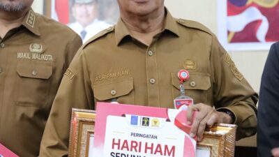 Penjabat Wali Kota Kotamobagu, Asripan Nani Terima Penghargaan Kota Peduli HAM Tahun 2023