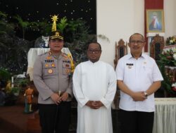 Dengan Pastor Paroki Kristus Raja, Pj. Wali Kota dan Forkopimda Kotamobagu Rayakan Natal