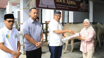 Penjabat Wali Kota Kotamobagu Serahkan 5 Hewan Qurban dari Pemerintah Provinsi Sulawesi Utara untuk Perayaan Idul Adha 1445 H