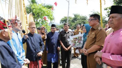 Pj. Wali Kota Kotamobagu, Abdullah Mokoginta, dan Ketua Tim Penggerak PKK Gelar Kunjungan Kerja dan Silaturahmi di Kecamatan Kotamobagu Utara