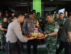 Kebersamaan TNI-Polri: Polres Kotamobagu Rayakan HUT TNI ke-79 Bersama Prajurit Kipan C 713/ST