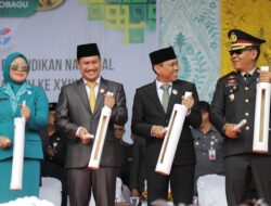 Apresiasi Prestasi dan Komitmen Pendidikan! Wali Kota Kotamobagu Launching Lomba Seni, Serahkan Penghargaan Siswa Berprestasi, dan Teken Komitmen Penerimaan Siswa Baru yang Transparan