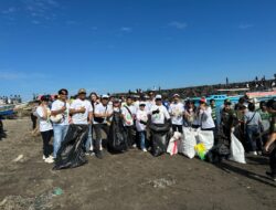 Peringati Hari Lingkungan Hidup Sedunia, PLN UID Suluttenggo Gelar Aksi Bersih-Bersih Sampah di Pesisir Kota Manado