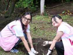 Srikandi PLN UP3 Luwuk Tanam Pohon di Air Terjun Hanga-Hanga: Bukti Nyata Perempuan PLN Peduli Lingkungan