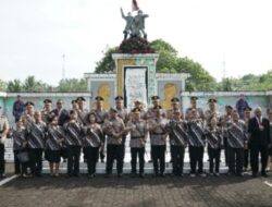 Kapolda Sulut Pimpin Ziarah Bersama Rombongan ke- TMP Kairagi Manado