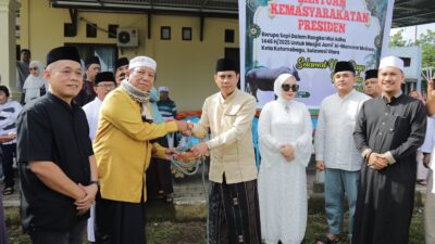 Wali Kota dan Wakil Wali Kota Kotamobagu Serahkan Bantuan Sapi Kurban dari Presiden Prabowo kepada Warga Molinow