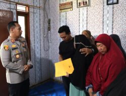 Kapolres Kotamobagu Sambangi Rumah Duka Orang Tua Personel, Beri Dukungan Moril dan Belasungkawa