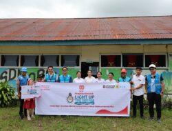 Semangat Kemerdekaan, PLN Terangi SDN Oboy dengan Program Light Up The Dream