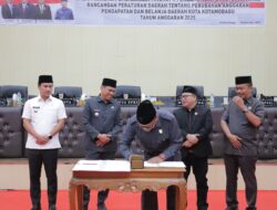 Wali Kota dan Wakil Wali Kota Kotamobagu Hadiri Rapat Paripurna DPRD, Bahas Persetujuan Perubahan APBD 2025