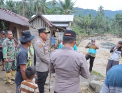 Kapolres Kotamobagu Tinjau Lokasi Banjir di Desa Muntoi, Imbau Warga Jauhi Bantaran Sungai