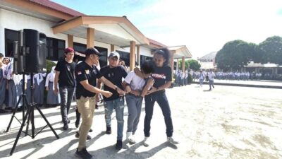 Prank Edukatif Warnai Hari Guru Nasional di SMAN 2 Kotamobagu: Tim Resmob Lakukan “Penangkapan” Dramatis untuk Kampanye Anti-Perundungan