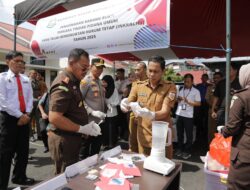 Wali Kota dan Wakil Wali Kota Kotamobagu Hadiri Pemusnahan Barang Bukti Perkara Inkracht di Kejari