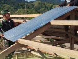 Babinsa Hadir di Tengah Warga, Gotong Royong Perbaikan Rumah Hangatkan Desa Bolaang Induk