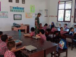 Pastikan Gizi Anak Terpenuhi, Babinsa Koramil Lolak Kawal Program MBG di Tujuh Sekolah