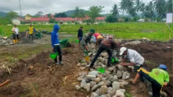 Babinsa Turun Langsung Dampingi Pembangunan Koperasi Merah Putih, Dorong Ekonomi Warga Desa Langagon
