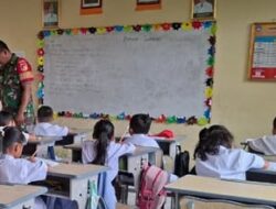 TNI Peduli Pendidikan, Babinsa Modayag Tanamkan Wawasan Kebangsaan di SD Negeri 02 Madayag