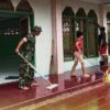 Sambut Ramadhan, Babinsa Kobo Besar Pimpin Bakti Sosial Bersihkan Masjid Nurul Insan