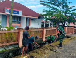 Perkuat Gotong Royong Cegah Banjir, Babinsa Sangtombolang Ajak Warga Bersihkan Drainase