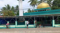 Sambut Ramadhan 1447 H, Babinsa dan Warga Lobong Kompak Percantik Masjid Nurul Islam