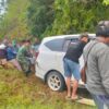 Babinsa Lolayan Sigap Bantu Evakuasi Laka Tunggal di Jalan Trans AKD Tapaaog