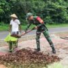 Babinsa Kotabunan Selatan Bantu Jemur Kopra, Wujud Nyata Kemanunggalan TNI dan Rakyat
