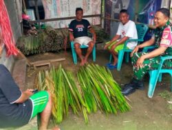 Hangat di Teras Lontar, Babinsa Sangtombolang Perkuat Komsos dan Rasa Aman Warga Batu Merah