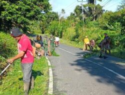 TNI dan Warga Desa Tobongon Gelar Karya Bakti Bersihkan Jalan Trans Sulawesi