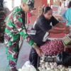 Babinsa Koramil Modayag Pantau Harga Sembako Jelang Idul Fitri di Desa Purworejo