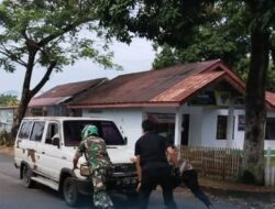 Aksi Humanis Babinsa di Kotamobagu, Bantu Warga Dorong Mobil Mogok di Bulan Ramadhan