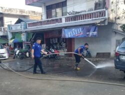 Petugas Kebersihan dan Damkar Kotamobagu Bersinergi Bersihkan Sisa Sampah dan Hilangkan Bau Pasca Lebaran