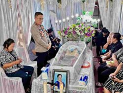 Wakapolres Kotamobagu Tunjukkan Empati, Melayat ke Rumah Duka Warga di Gogagoman