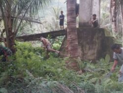 Jaga Akses Anak Sekolah, Babinsa dan Warga Matabulu Bersihkan Jembatan Perintis Garuda