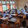 Tanamkan Cinta Tanah Air, Babinsa Masuk Kelas Beri Wawasan Kebangsaan di SMP Negeri 5