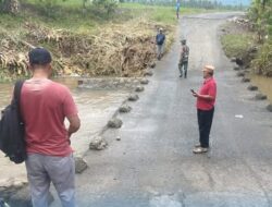 Babinsa Dampingi Pengukuran Jembatan di Tapadaka, TNI Perkuat Akselerasi Pembangunan Desa